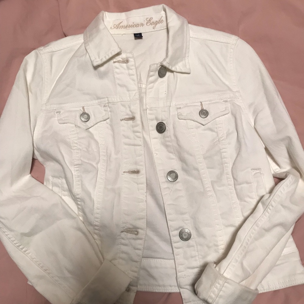 WHITE JEAN JACKET